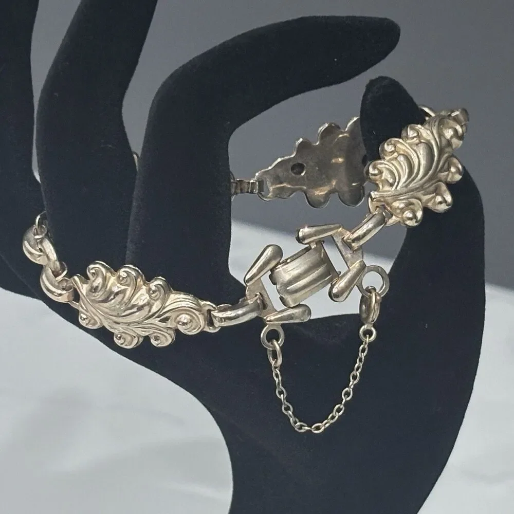 Vintage Barclay Bracelet Gold Tone Scroll Leaf Link Safety Chain 7.5